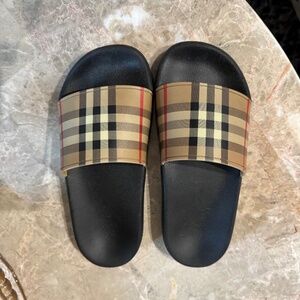 AUTHENTIC BURBERRY WOMENS SLIDES/ SANDALS